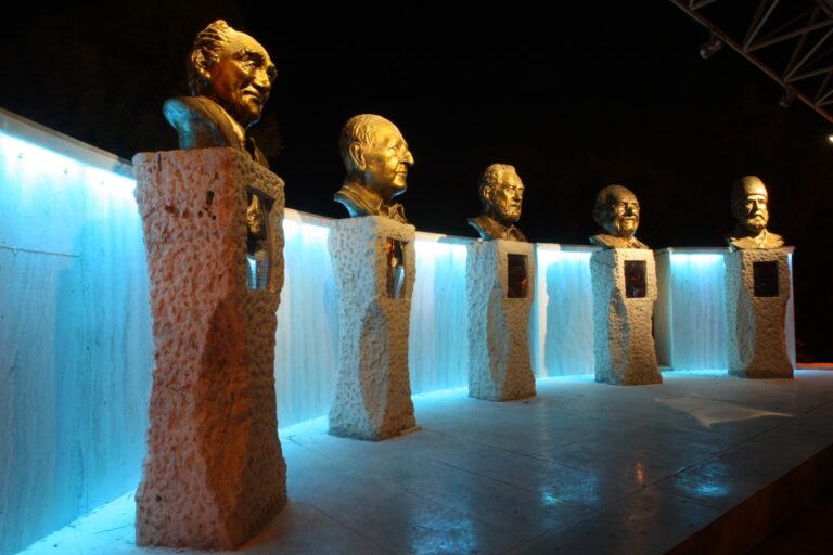 گذر هنرمندان