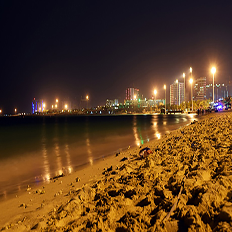 خیابان ساحلی زیبای کیش